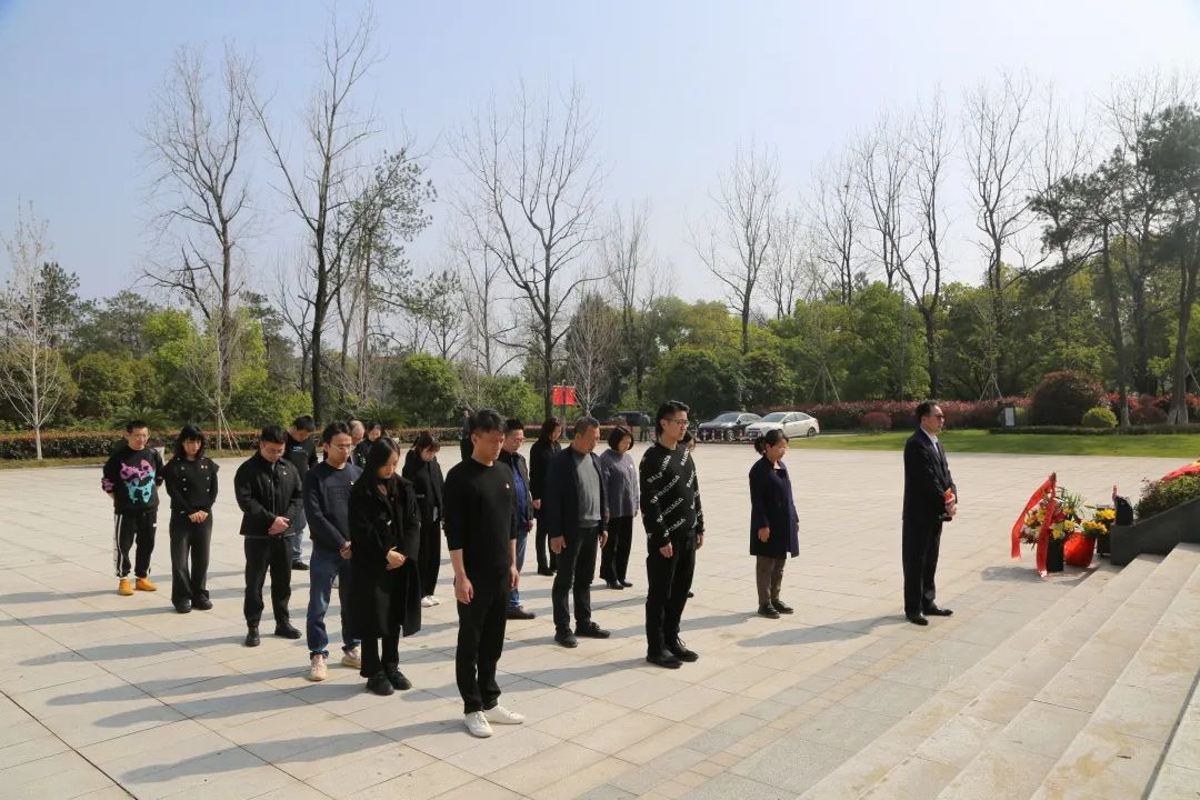 弘揚(yáng)傳統(tǒng)精神，緬懷革命先烈 | 集團(tuán)黨總支開展清明祭掃革命先烈活動(dòng)